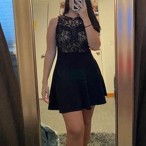 LACE WINDSOR BLACK DRESS